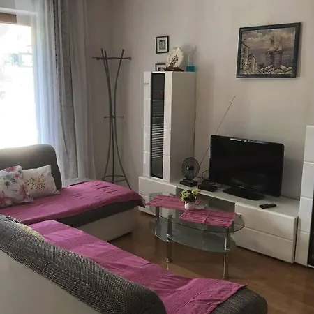 Spacious Patio, 2 Bedrooms, Close To The Beach And Town Centre. * Kraljevica
