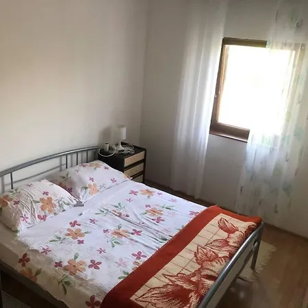 Apartment Spacious Patio, 2 Bedrooms, Close To The Beach And Town Centre.