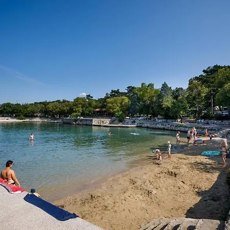 Spacious Patio, 2 Bedrooms, Close To The Beach And Town Centre. * Kraljevica