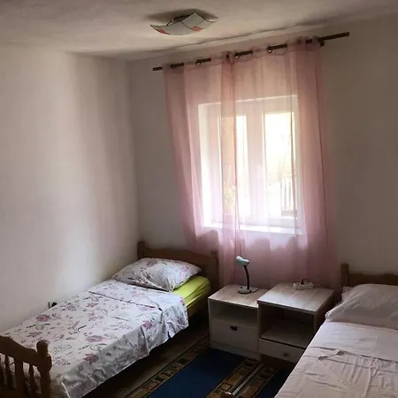 Apartment Spacious Patio, 2 Bedrooms, Close To The Beach And Town Centre. Kraljevica