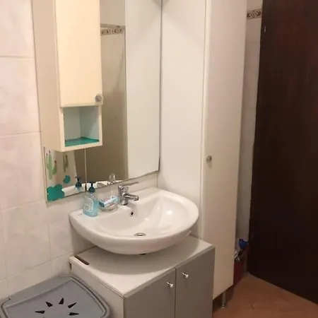 Apartment Spacious Patio, 2 Bedrooms, Close To The Beach And Town Centre.